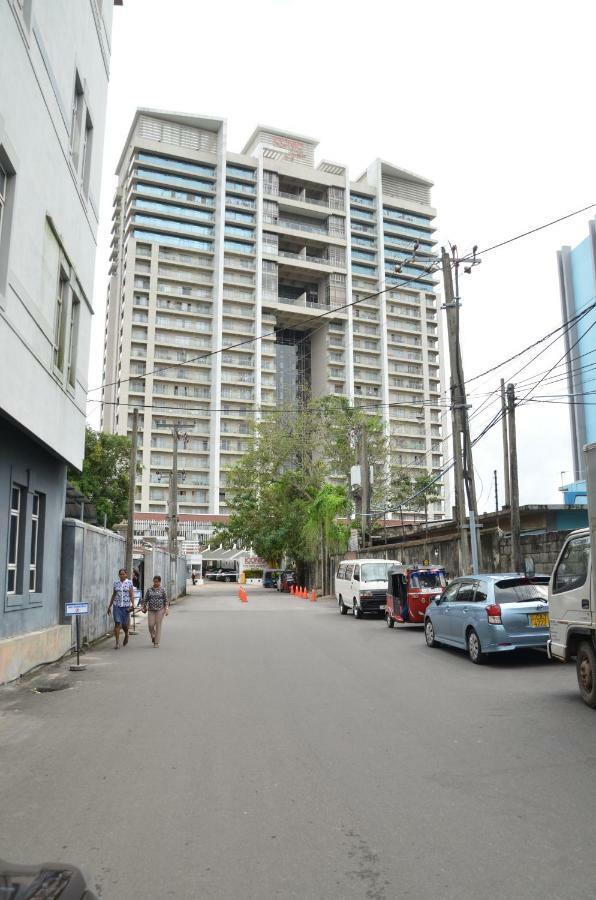 Atrium - Iconic Apartment Sri Jayewardenepura Kotte Exterior photo